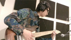 レコーディングするギター教室の生徒